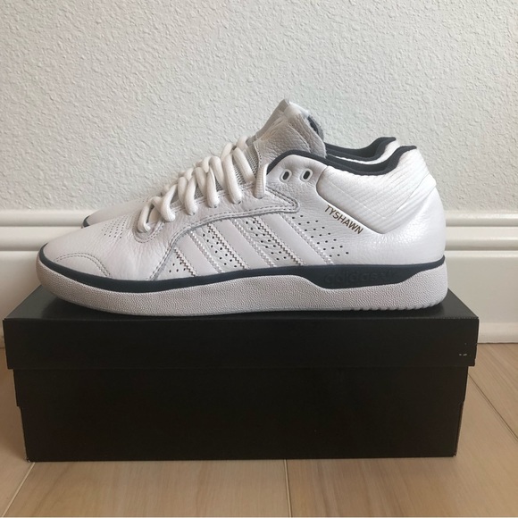 Adidas Tyshawn - Men’s Shoes Multiple Sizes - Picture 3 of 8